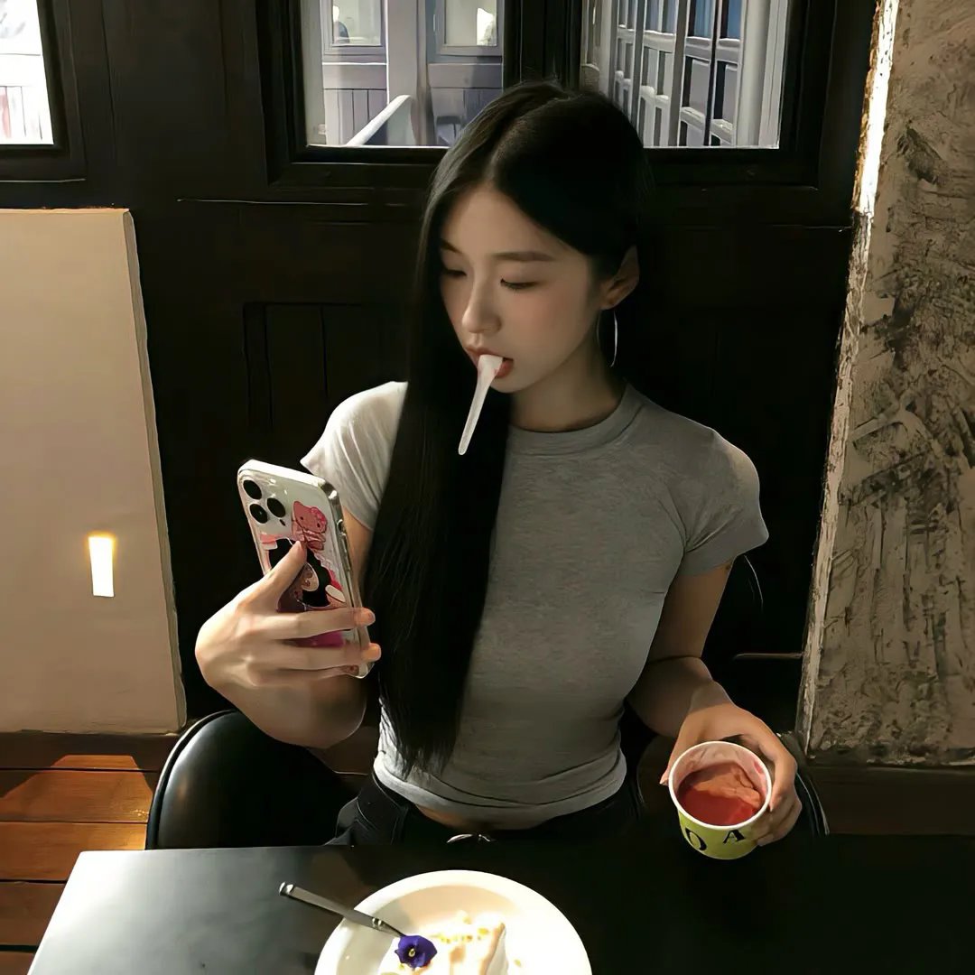 卡美娜万岁 海报